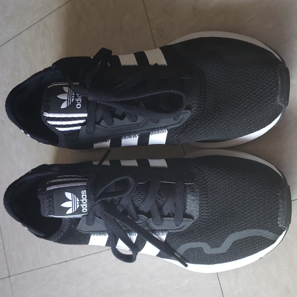 Adidas Sneakers
